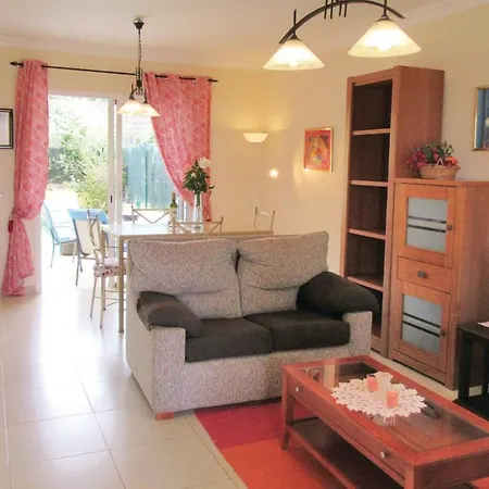Casa de Férias Two-bedroom Holiday In *